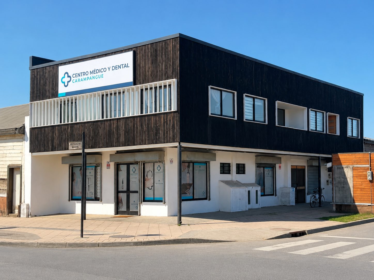 Fachada del Centro Médico Carampangue, sede de Óptica Carampangue